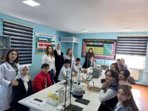 Read more about the article Schoolchildren got acquainted with the laboratories of MSU